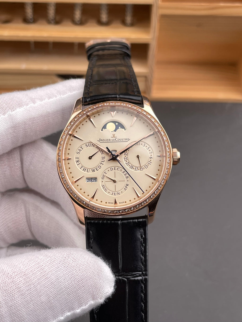 V9 超薄大师 钻圈玫瑰金万年历/39mm/复杂功能机械机芯