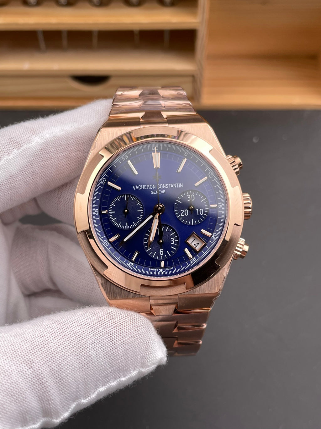 纵横四海5500V 玫瑰金蓝盘/42.5mm/7750机