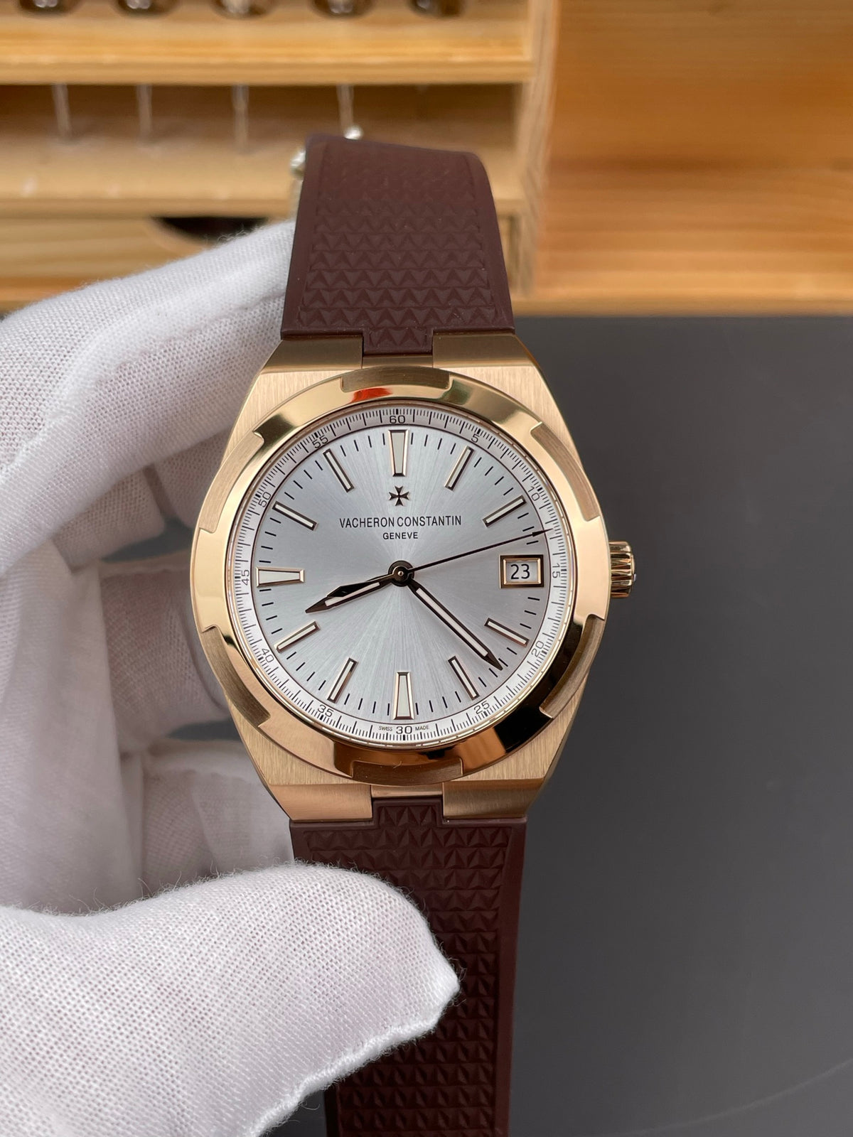纵横四海4500V 玫瑰金银/41mm/5100机