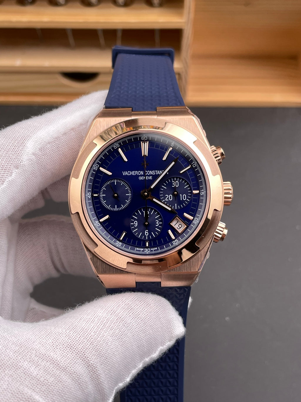 纵横四海5500V 玫瑰金蓝盘/42.5mm/7750机