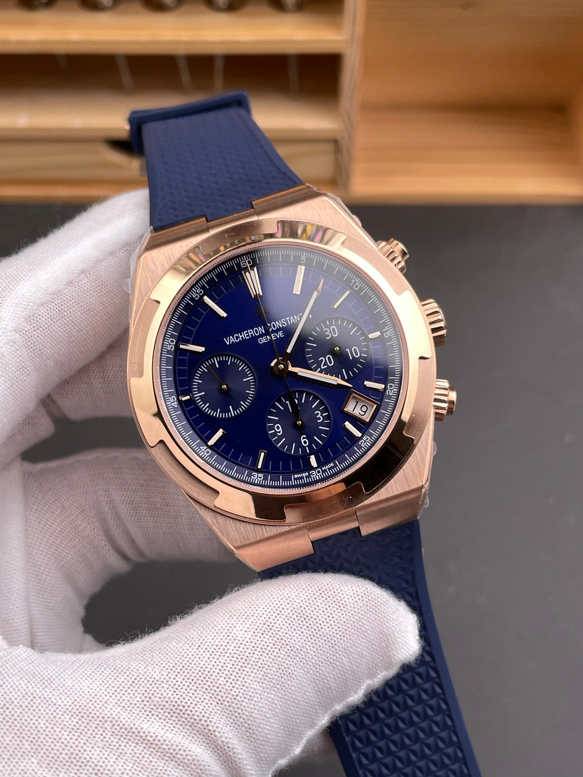 纵横四海5500V 玫瑰金蓝盘/42.5mm/7750机