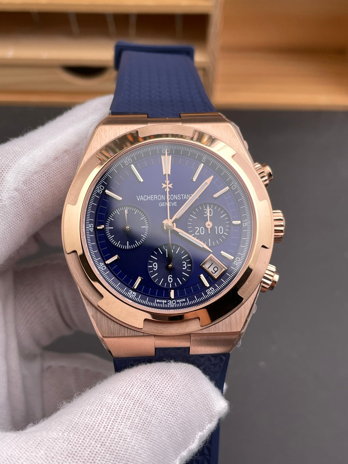 纵横四海5500V 玫瑰金蓝盘/42.5mm/7750机