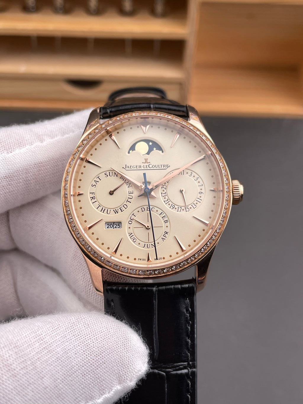 V9 超薄大师 钻圈玫瑰金万年历/39mm/复杂功能机械机芯