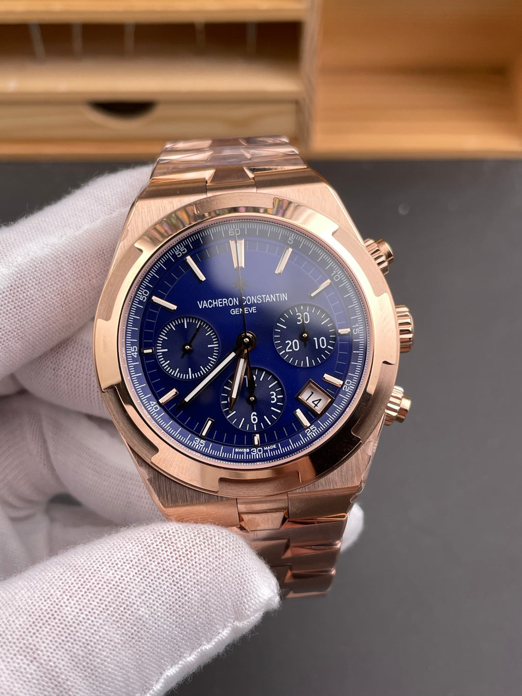 纵横四海5500V 玫瑰金蓝盘/42.5mm/7750机