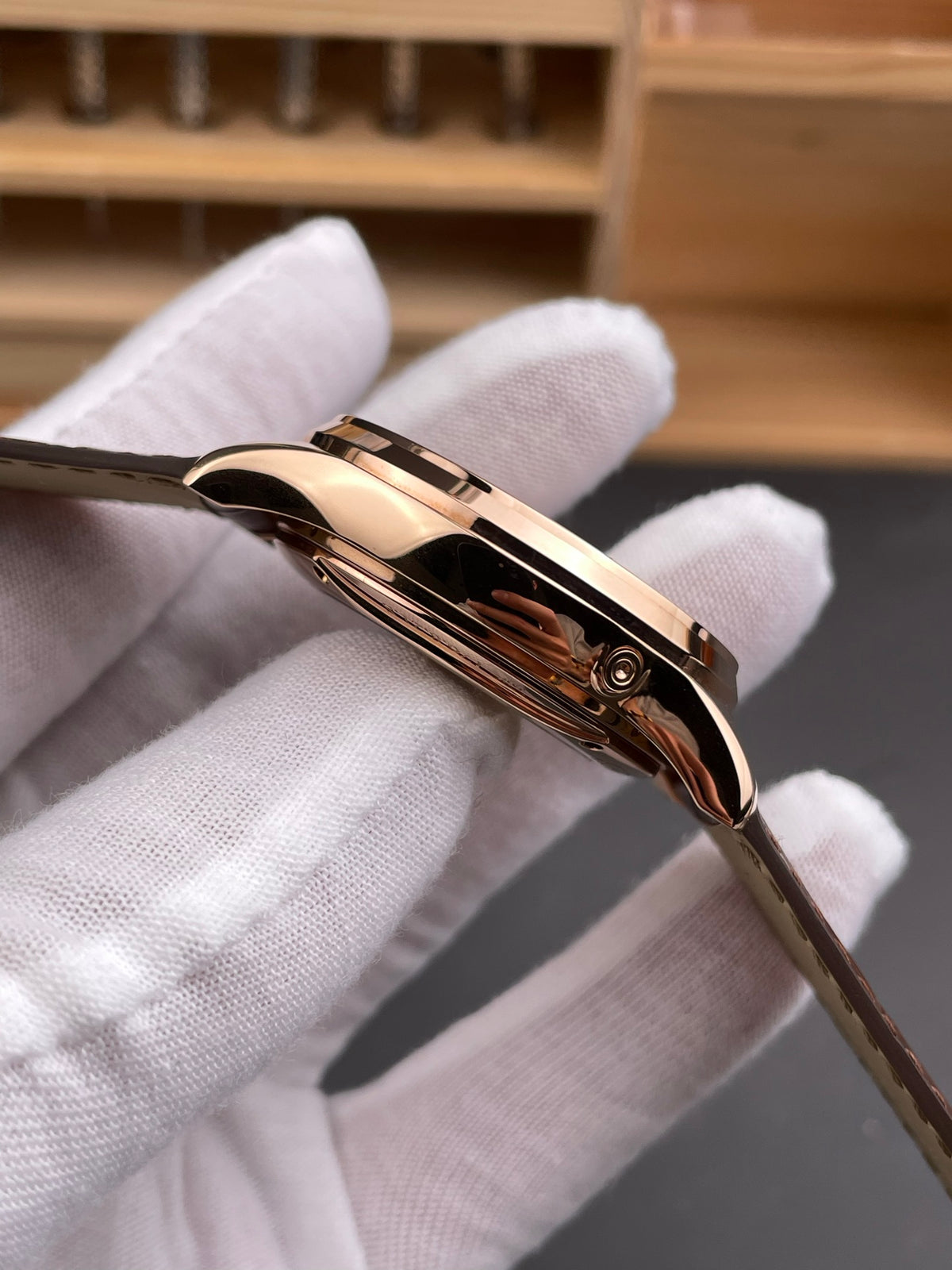 V9 超薄大师 玫金万年历/39mm/复杂功能机械机芯