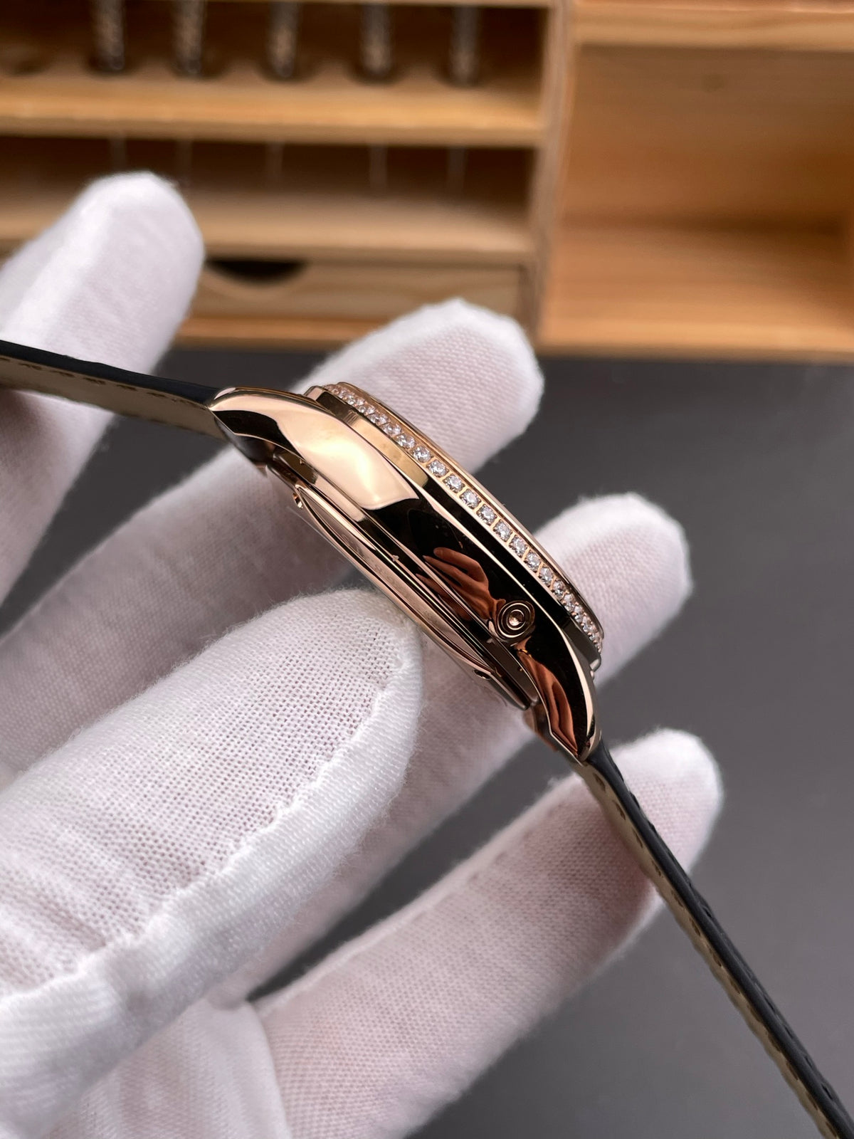 V9 超薄大师 钻圈玫瑰金万年历/39mm/复杂功能机械机芯