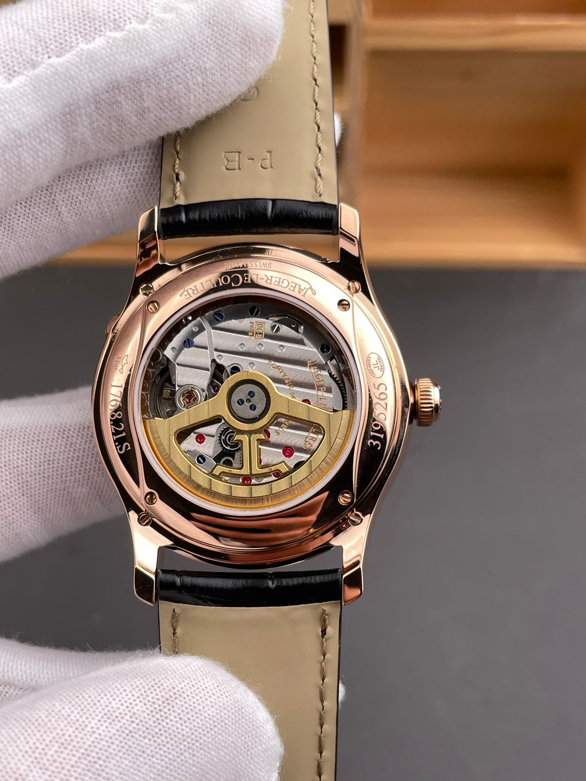 V9 超薄大师 钻圈玫瑰金万年历/39mm/复杂功能机械机芯