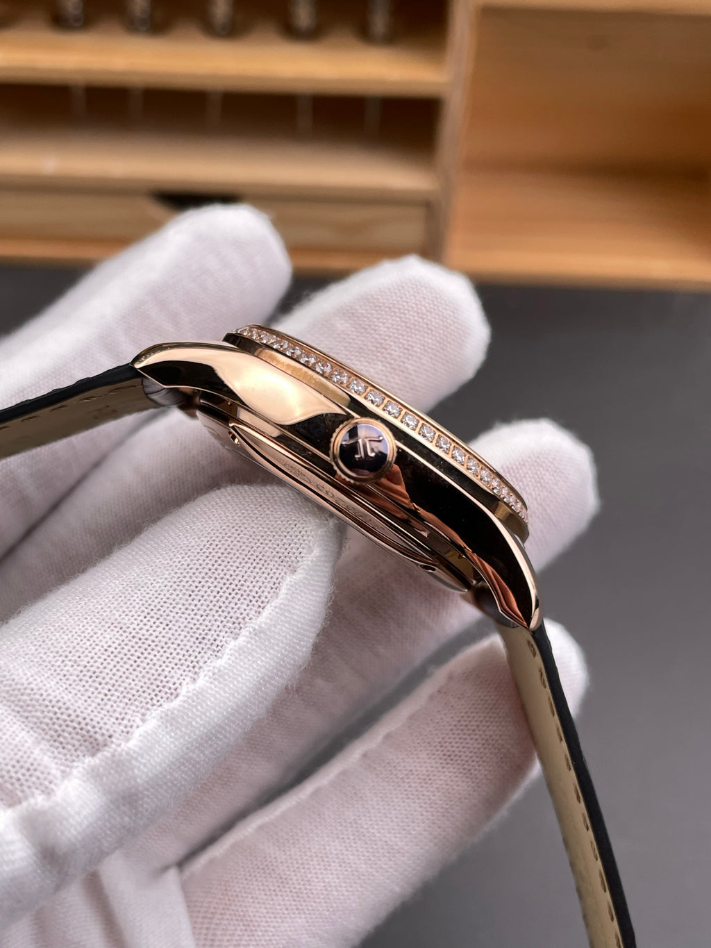 V9 超薄大师 钻圈玫瑰金万年历/39mm/复杂功能机械机芯