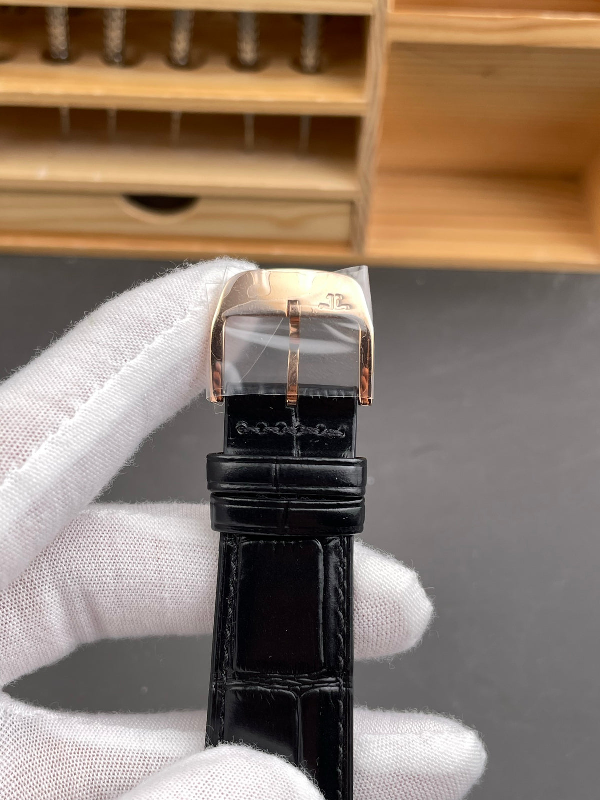V9 超薄大师 钻圈玫瑰金万年历/39mm/复杂功能机械机芯