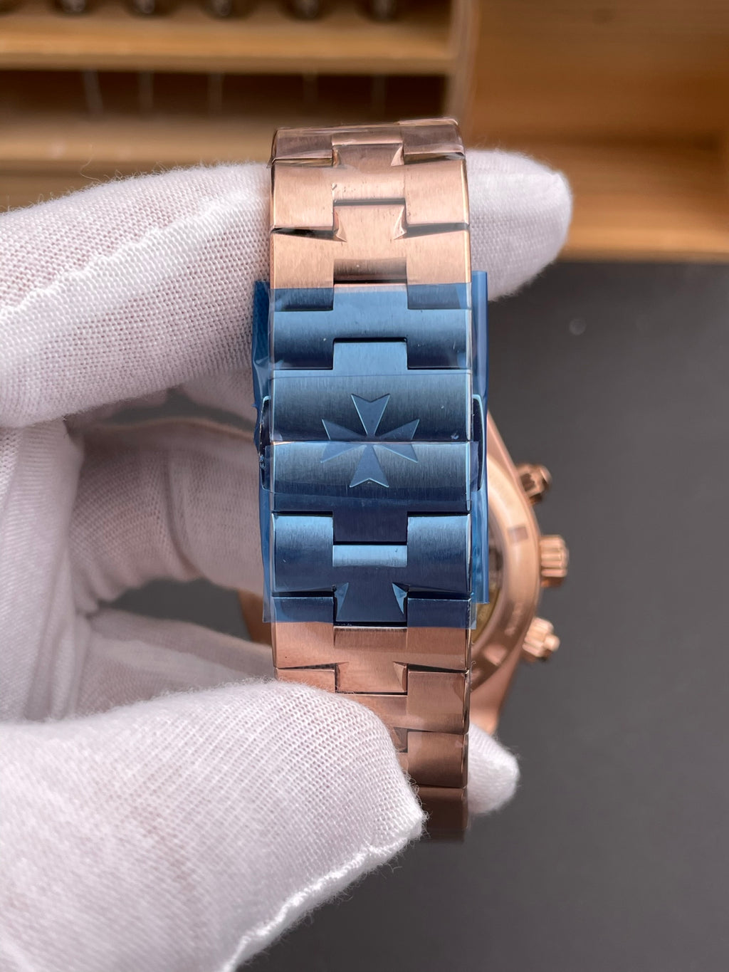 纵横四海5500V 玫瑰金蓝盘/42.5mm/7750机