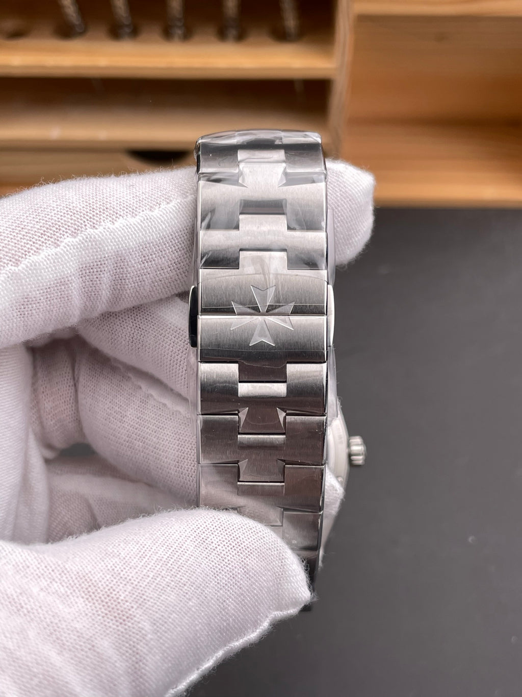 纵横四海万年历 4300V酒红盘/41.5mm/1120机
