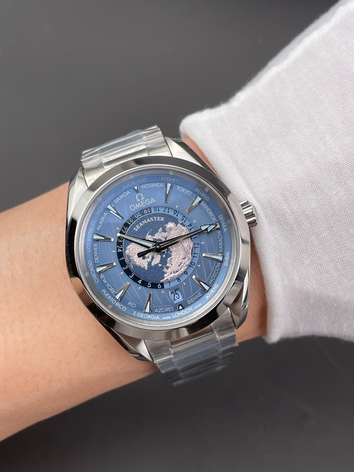 VS 冰蓝盘世界时 海马75周年纪念款/43mm/8806机