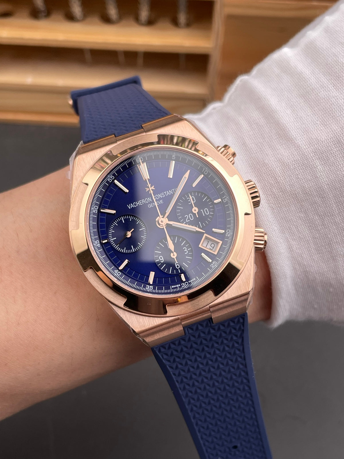 纵横四海5500V 玫瑰金蓝盘/42.5mm/7750机