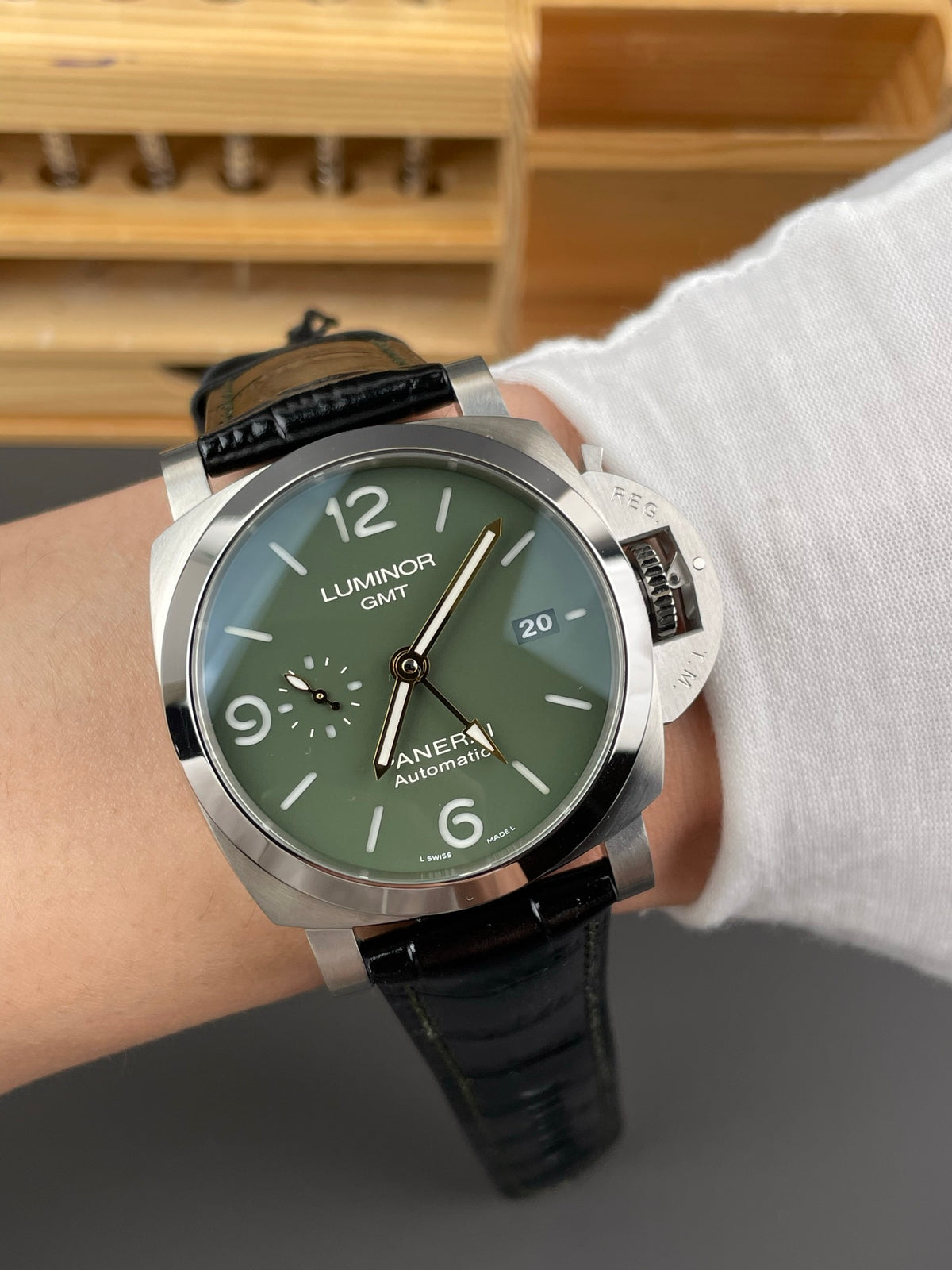 VS PAM1056 沛纳海/44mm/P9011机