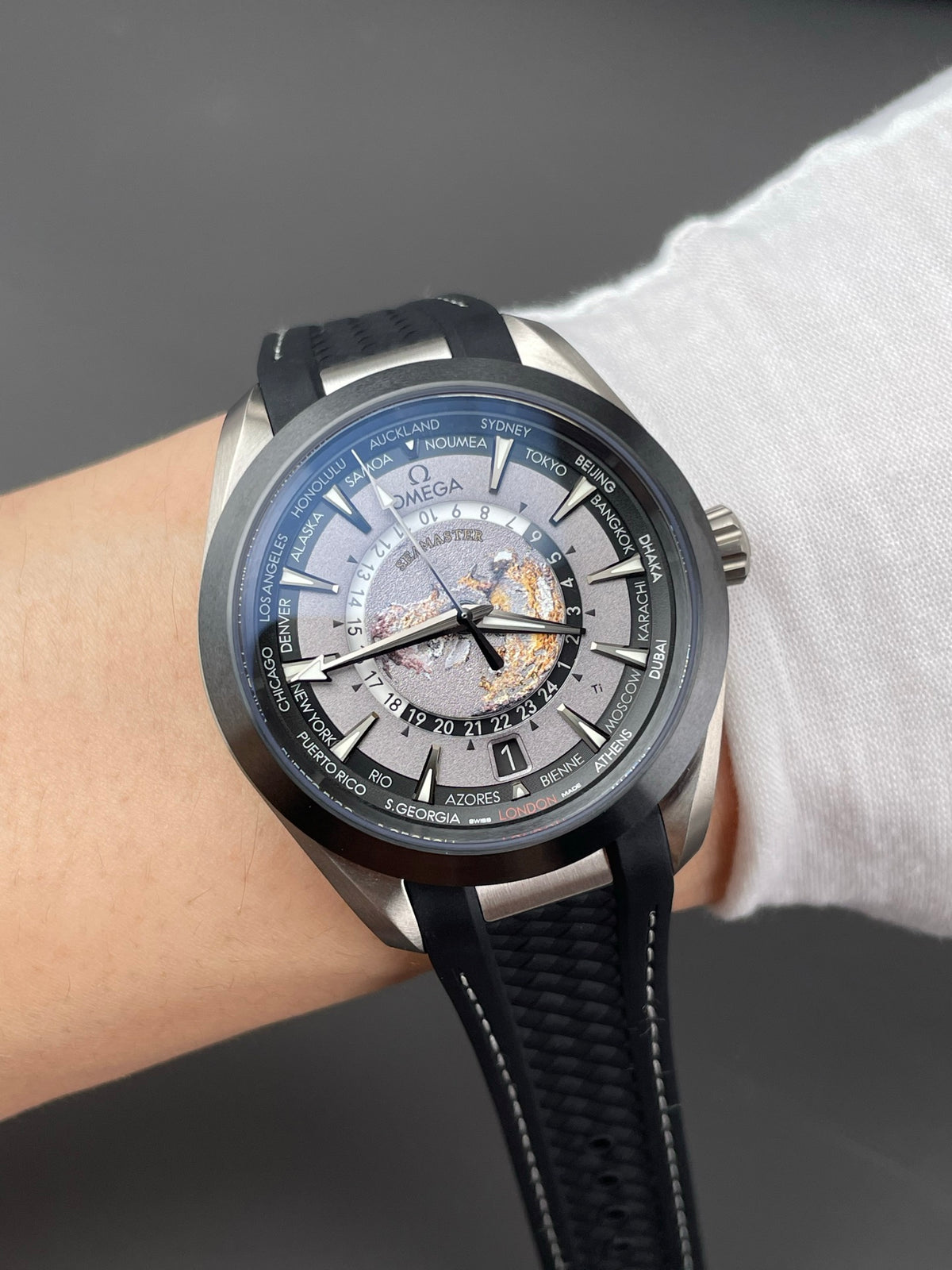 VS 黑钛世界时 海马150/43mm/8938机