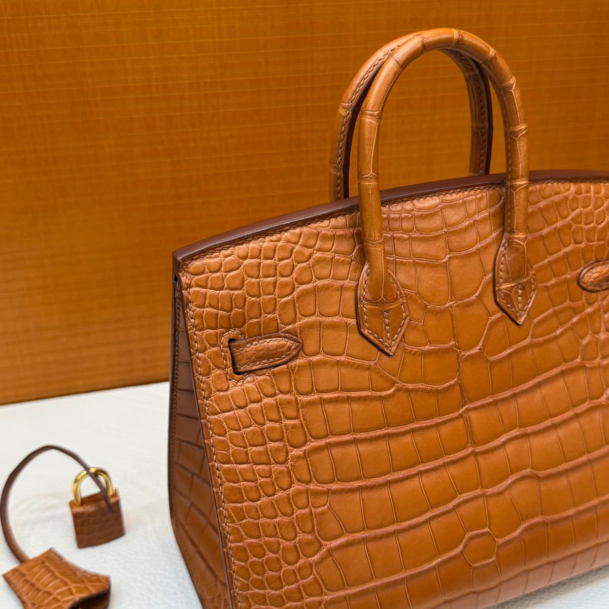 Birkin 20cm Sellier 外缝 雾面美洲鳄鱼  Color：37金棕色 Gold GHW Matte Alligator Crocodile 全手工蜡线缝  金扣 定制✈️