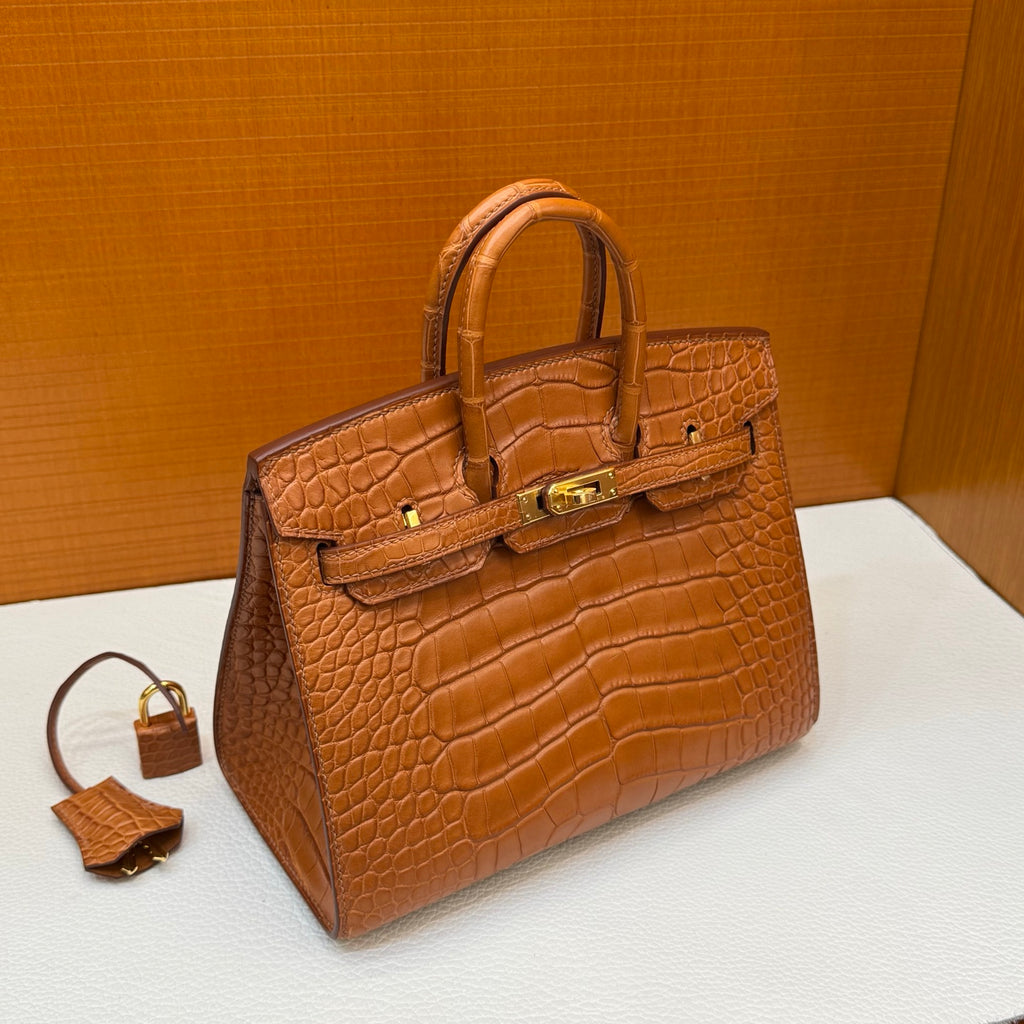 Birkin 20cm Sellier 外缝 雾面美洲鳄鱼  Color：37金棕色 Gold GHW Matte Alligator Crocodile 全手工蜡线缝  金扣 定制✈️