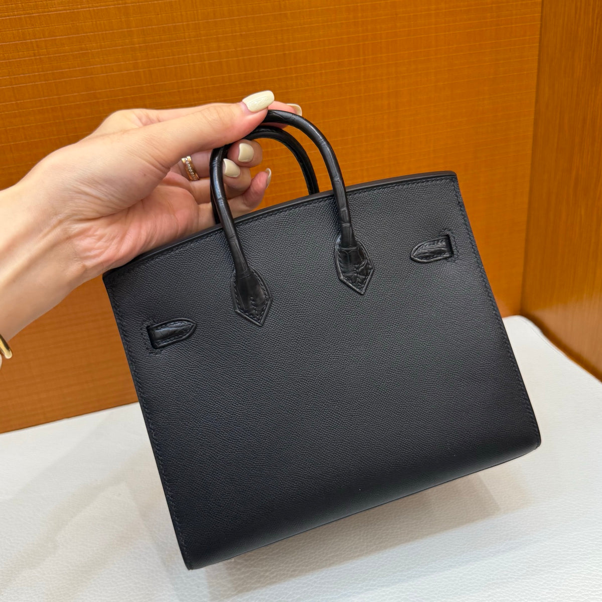 现货 Birkin 20cm 黑色小房子 So Black🏠  全手工蜡线缝 黑扣 Stock