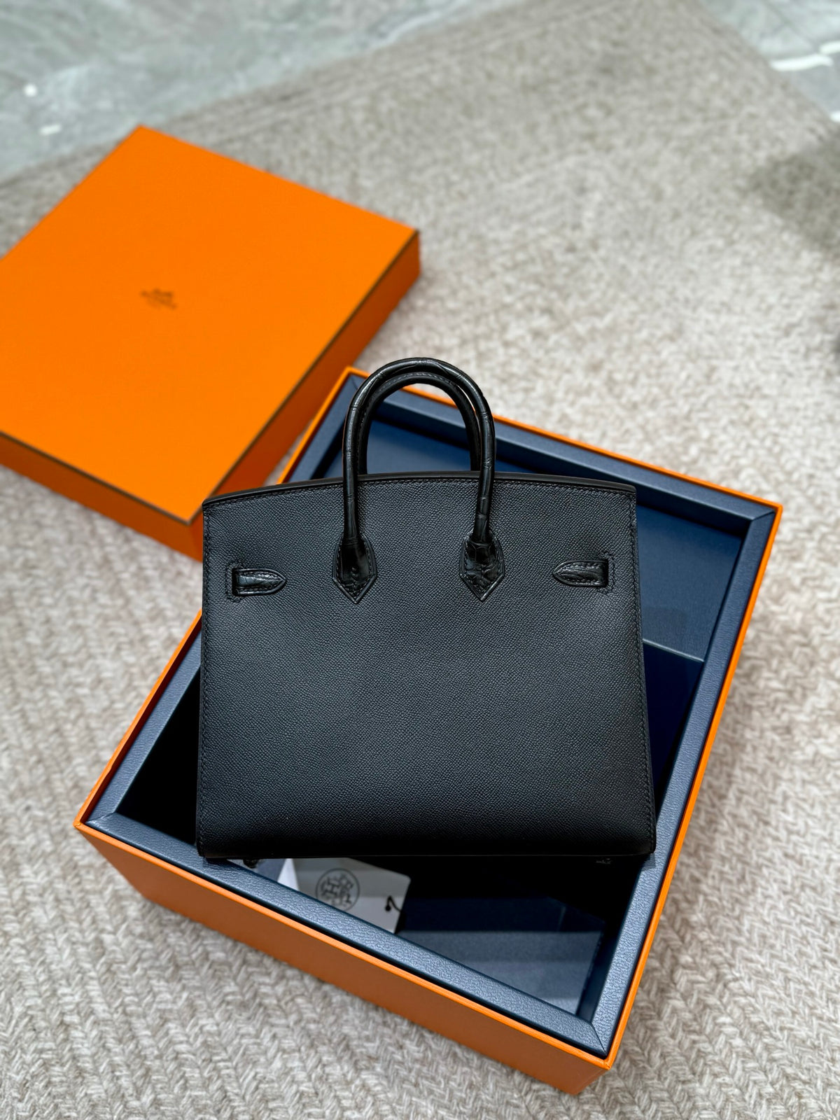 现货 Birkin 20cm 黑色小房子 So Black🏠  全手工蜡线缝 黑扣 Stock