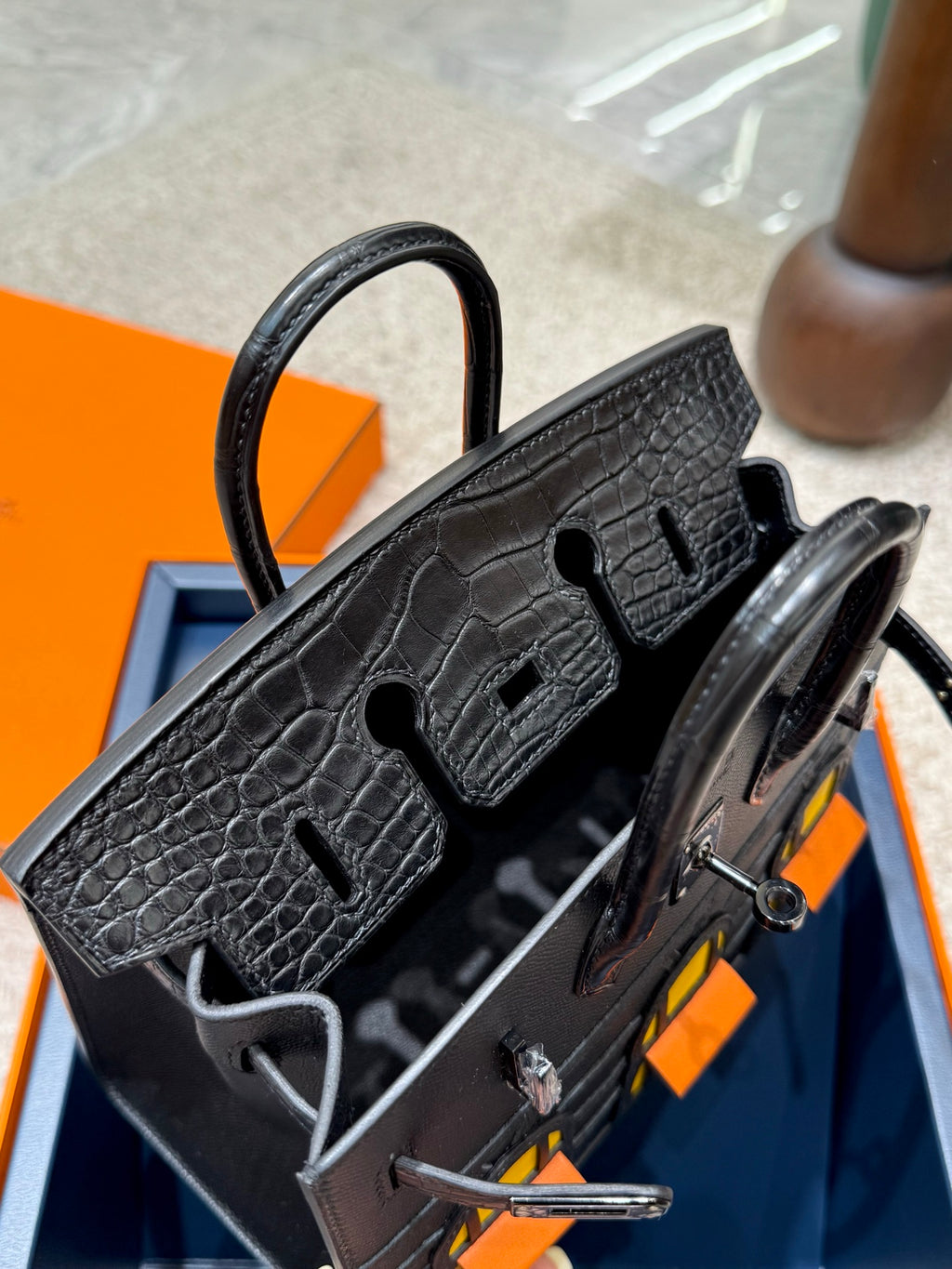 现货 Birkin 20cm 黑色小房子 So Black🏠  全手工蜡线缝 黑扣 Stock