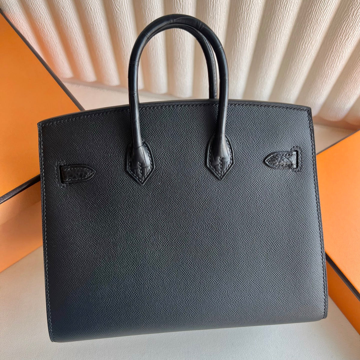 Birkin 20cm 黑色小房子 So Black🏠  全手工蜡线缝  黑扣 Stock