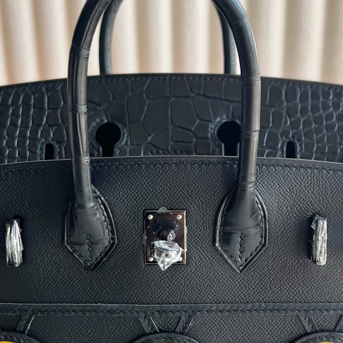 Birkin 20cm 黑色小房子 So Black🏠  全手工蜡线缝  黑扣 Stock