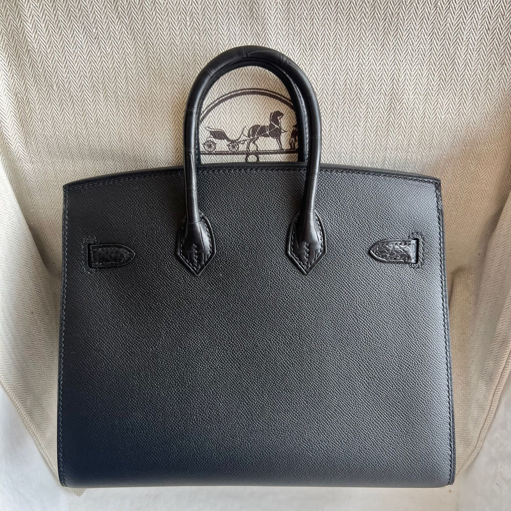 Birkin 20cm 黑色小房子 So Black🏠  全手工蜡线缝  黑扣 Stock