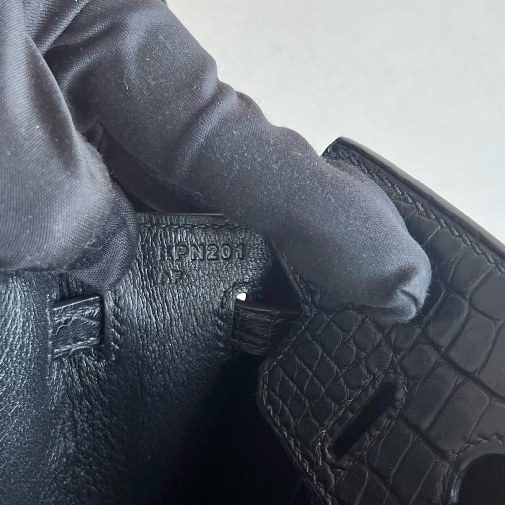 Birkin 20cm Sellier 外缝 雾面美洲鳄鱼  Color：Ck89黑色 Noir Phw Matte Alligator Crocodile 全手工蜡线缝  银扣 定制✈️