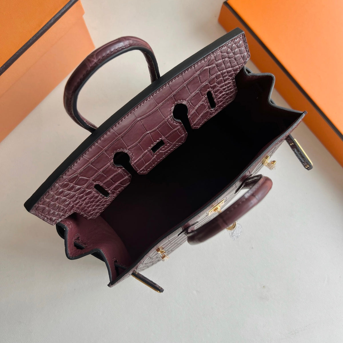 Birkin 20cm Sellier 外缝 雾面美洲鳄鱼  Color：0G马鞍红 Rouge Sellier Matte Alligator Crocodile 全手工蜡线缝  金扣 定制✈️