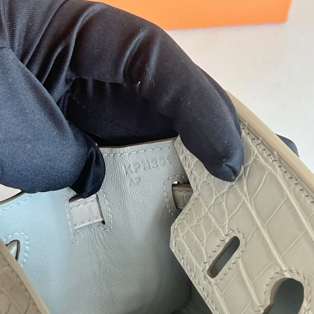 Birkin 20cm Sellier 外缝 雾面美洲鳄鱼  Color：8L Beton 冰川白 Phw Matte Alligator Crocodile 全手工蜡线缝  银扣 定制✈️