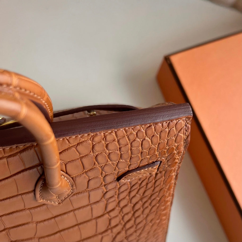 Birkin 20cm Sellier 外缝 雾面美洲鳄鱼  Color：Ck37金棕色 Gold Ghw Matte Alligator Crocodile 全手工蜡线缝  原装五金手工刻 金扣 定制✈️